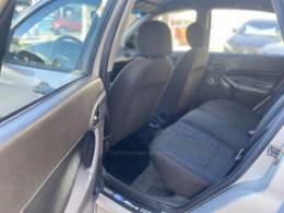 FORD - FOCUS - 2005/2005 - Prata - R$ 25.000,00