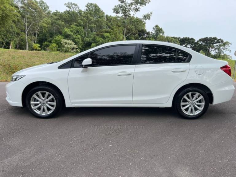 HONDA - CIVIC - 2016/2016 - Branca - R$ 78.000,00