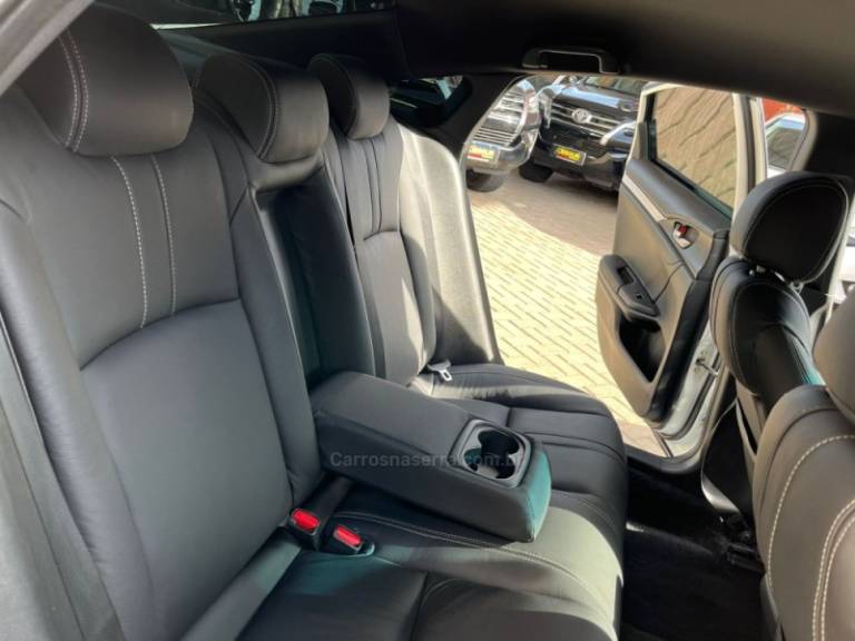 HONDA - CIVIC - 2020/2020 - Branca - R$ 120.000,00