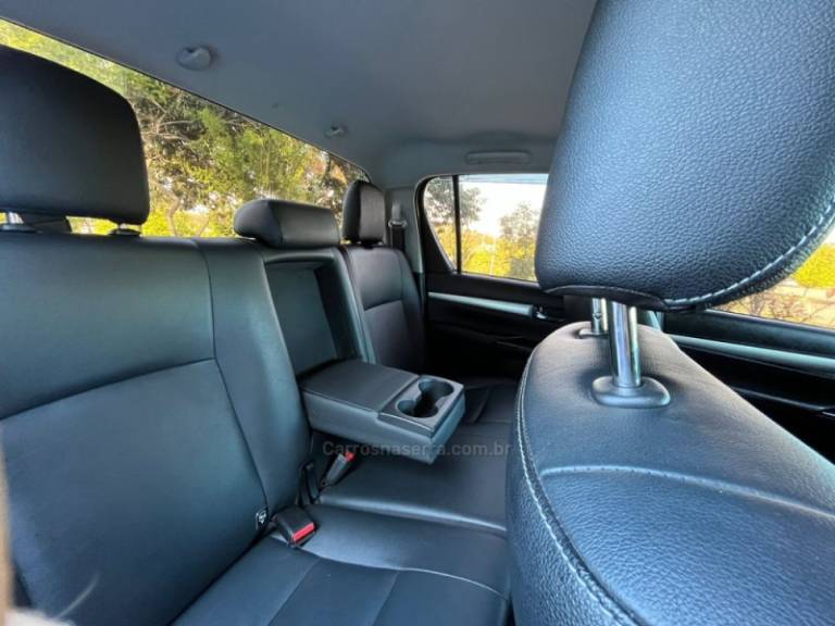 TOYOTA - HILUX - 2018/2018 - Cinza - R$ 188.000,00