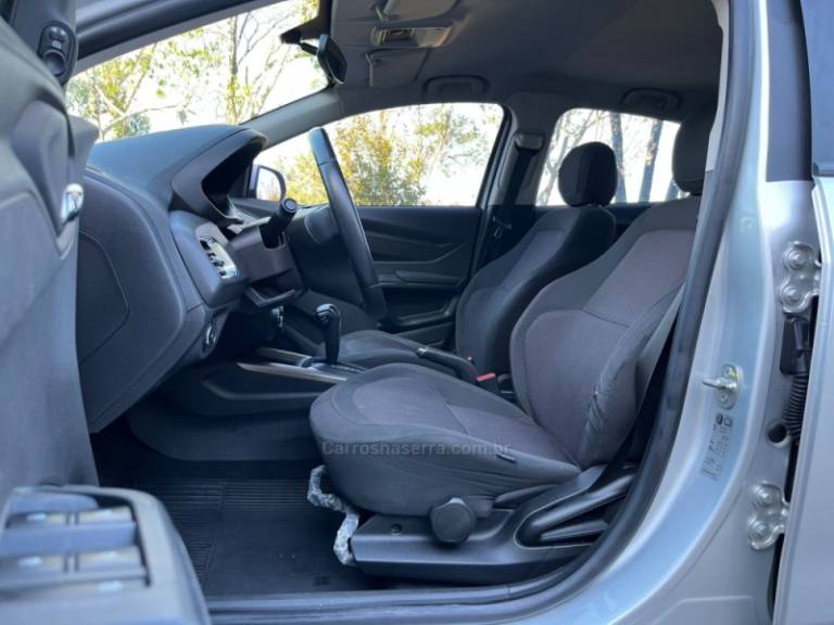 CHEVROLET - ONIX - 2016/2016 - Prata - R$ 59.000,00