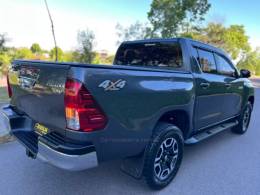 TOYOTA - HILUX - 2018/2018 - Cinza - R$ 188.000,00