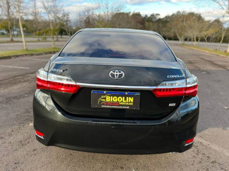 TOYOTA - COROLLA - 2018/2018 - Preta - R$ 93.000,00