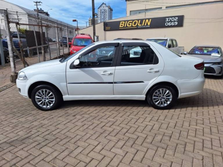 FIAT - SIENA - 2015/2015 - Branca - R$ 39.000,00
