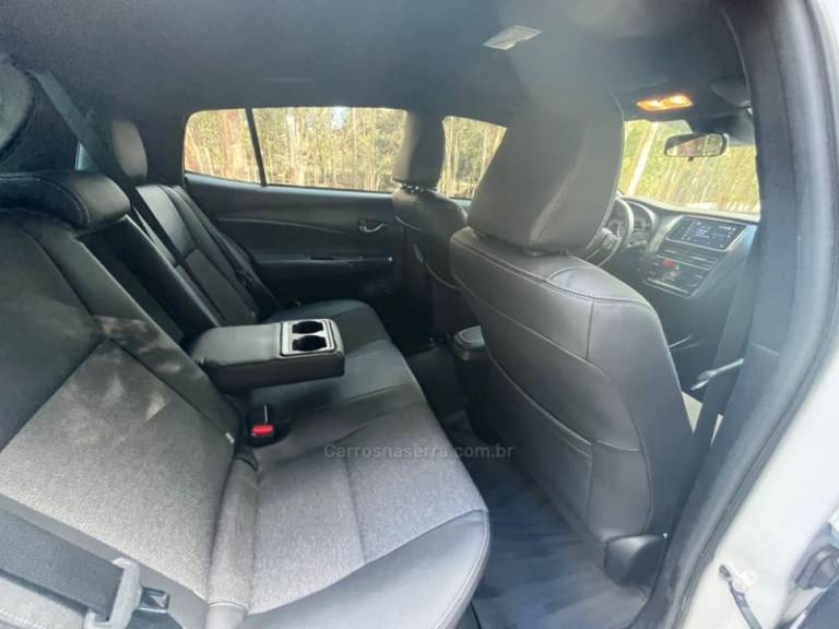 TOYOTA - YARIS - 2025/2025 - Branca - R$ 113.000,00