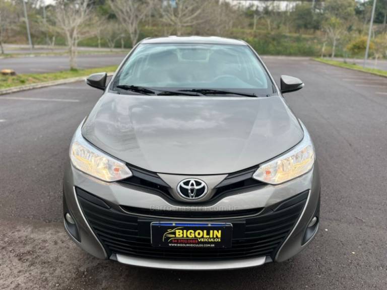 TOYOTA - YARIS - 2020/2020 - Cinza - R$ 82.000,00