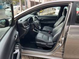 TOYOTA - YARIS - 2020/2020 - Cinza - R$ 86.000,00