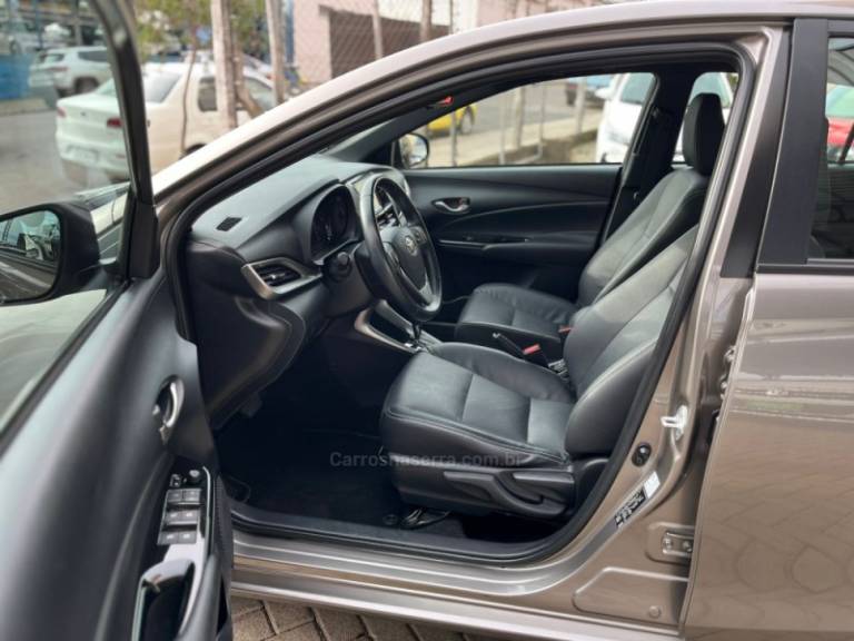 TOYOTA - YARIS - 2020/2020 - Cinza - R$ 86.000,00