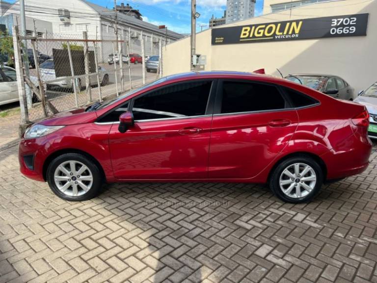 FORD - FIESTA - 2011/2011 - Vermelha - R$ 39.000,00