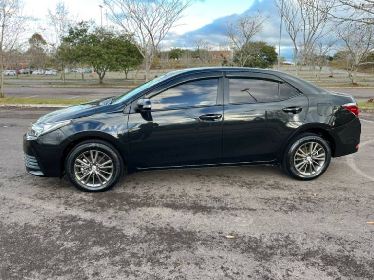 TOYOTA - COROLLA - 2018/2018 - Preta - R$ 93.000,00
