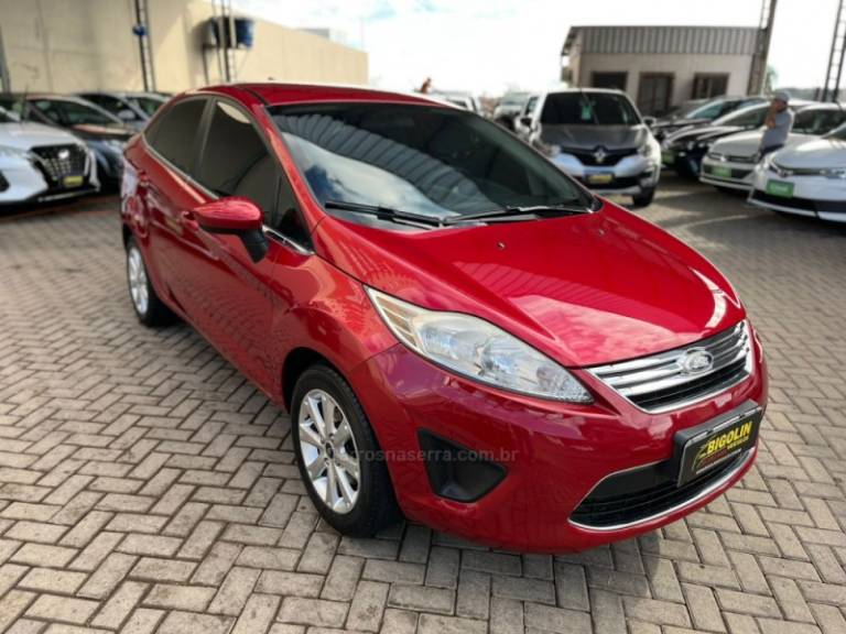 FORD - FIESTA - 2011/2011 - Vermelha - R$ 39.000,00