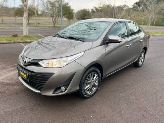 TOYOTA - YARIS - 2020/2020 - Cinza - R$ 82.000,00