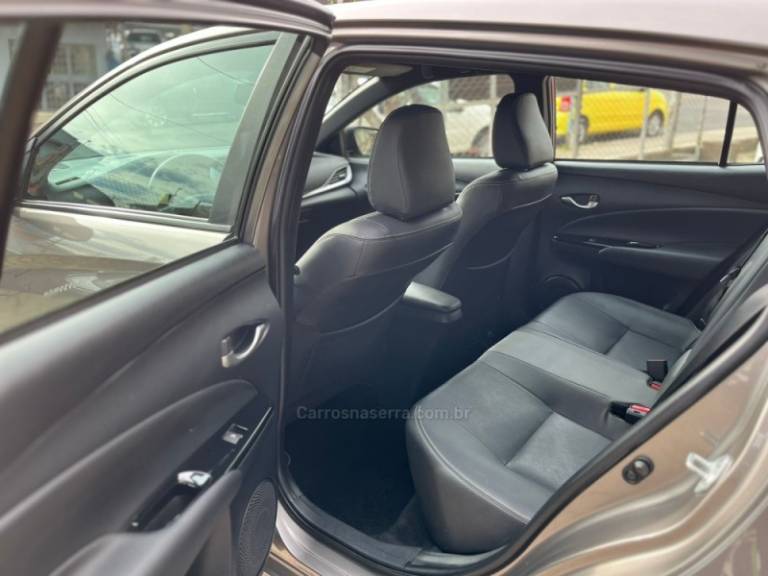 TOYOTA - YARIS - 2020/2020 - Cinza - R$ 86.000,00