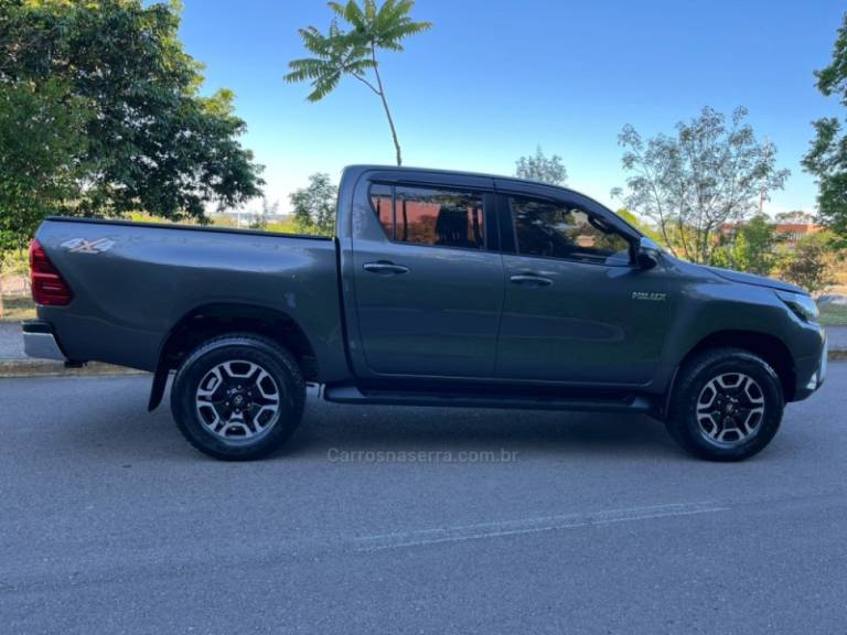 TOYOTA - HILUX - 2018/2018 - Cinza - R$ 188.000,00