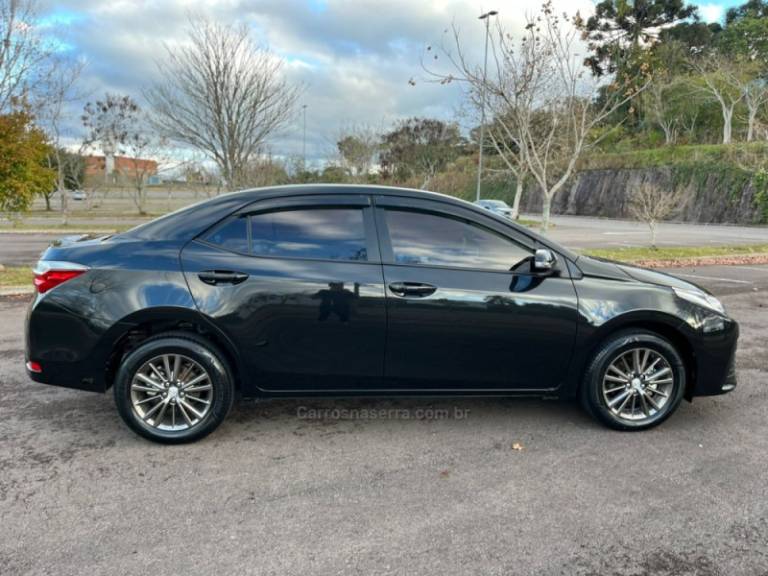 TOYOTA - COROLLA - 2018/2018 - Preta - R$ 93.000,00