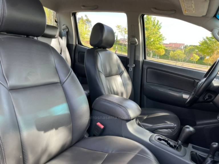 TOYOTA - HILUX - 2013/2013 - Branca - R$ 129.000,00