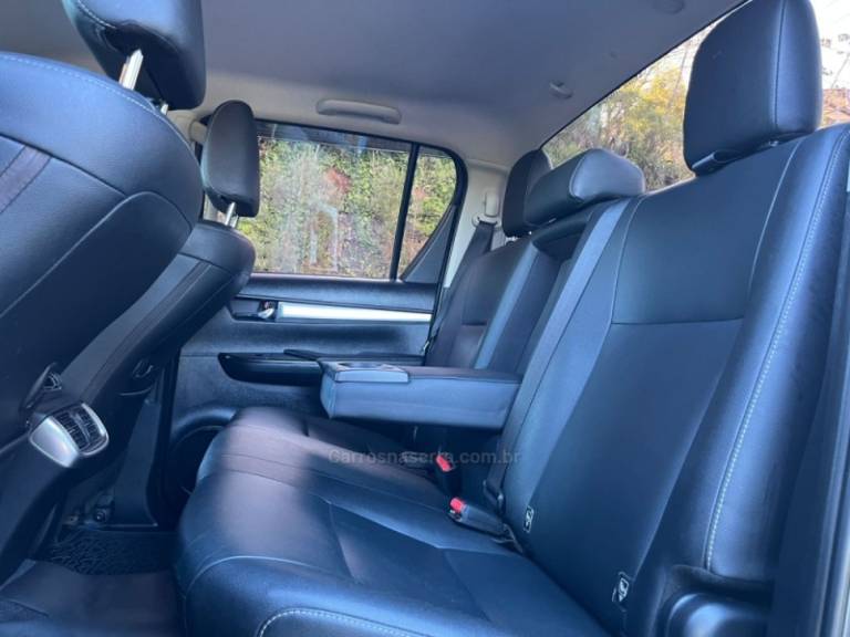 TOYOTA - HILUX - 2018/2018 - Cinza - R$ 188.000,00