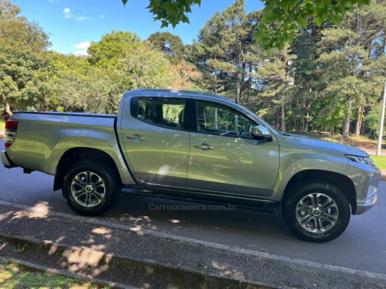 MITSUBISHI - L200 TRITON - 2022/2022 - Prata - R$ 202.000,00