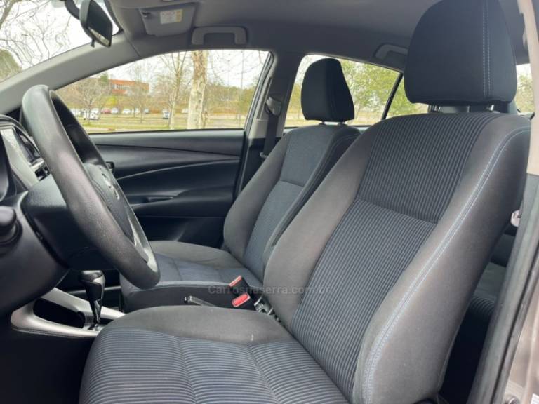 TOYOTA - YARIS - 2020/2020 - Cinza - R$ 82.000,00