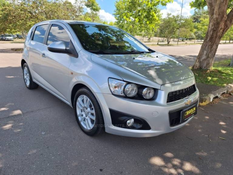 CHEVROLET - SONIC - 2013/2013 - Prata - R$ 45.000,00
