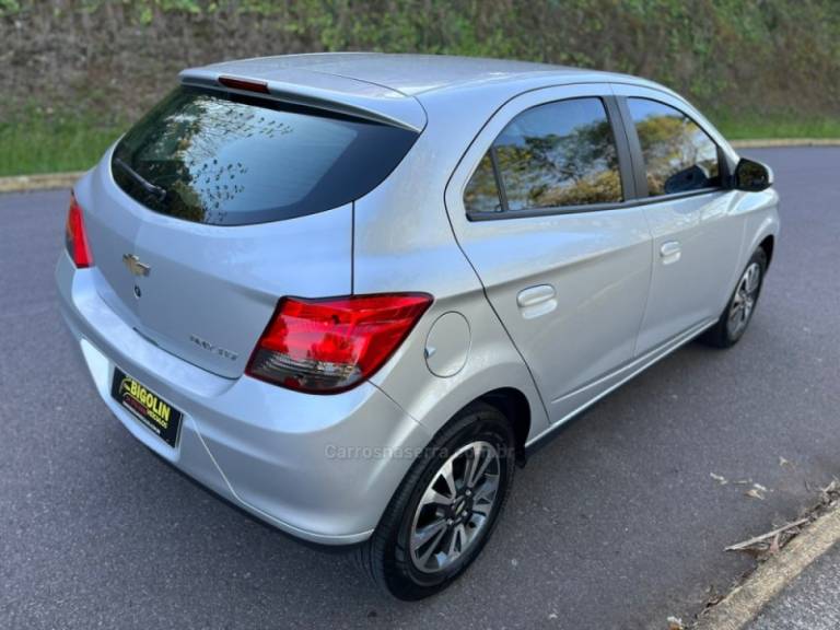 CHEVROLET - ONIX - 2016/2016 - Prata - R$ 59.000,00