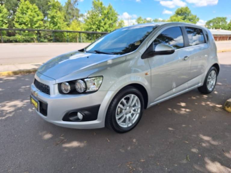 CHEVROLET - SONIC - 2013/2013 - Prata - R$ 45.000,00