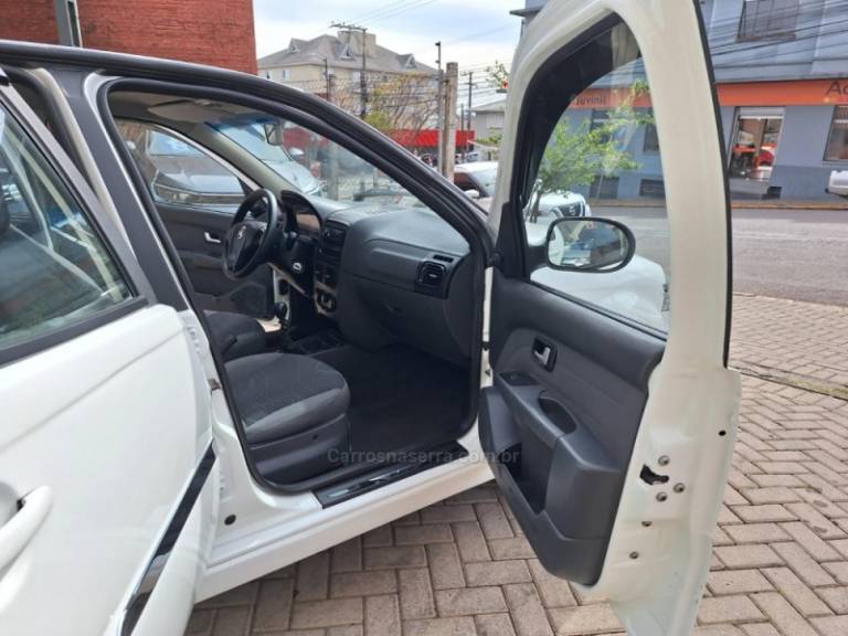 FIAT - SIENA - 2015/2015 - Branca - R$ 39.000,00