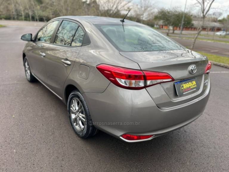 TOYOTA - YARIS - 2020/2020 - Cinza - R$ 82.000,00