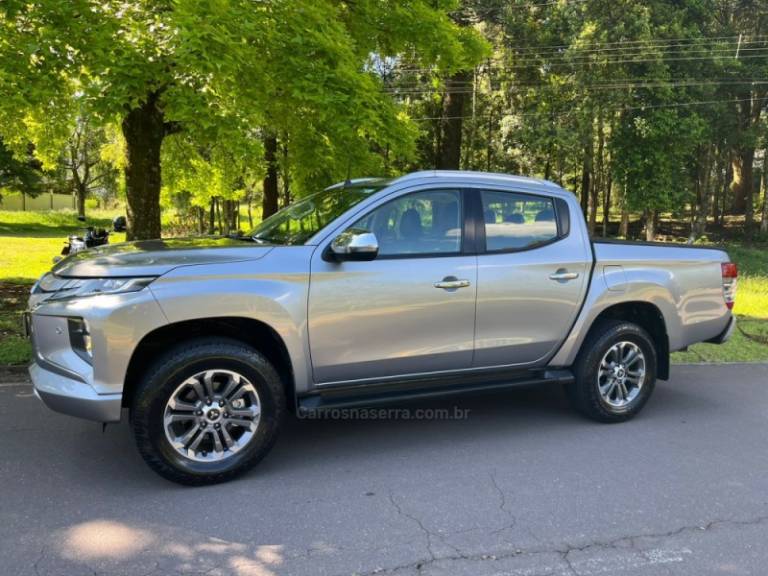 MITSUBISHI - L200 TRITON - 2022/2022 - Prata - R$ 202.000,00