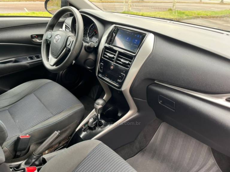 TOYOTA - YARIS - 2020/2020 - Cinza - R$ 82.000,00