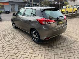 TOYOTA - YARIS - 2020/2020 - Cinza - R$ 86.000,00