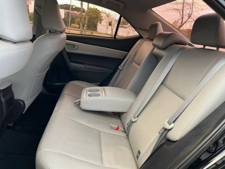 TOYOTA - COROLLA - 2018/2018 - Preta - R$ 93.000,00