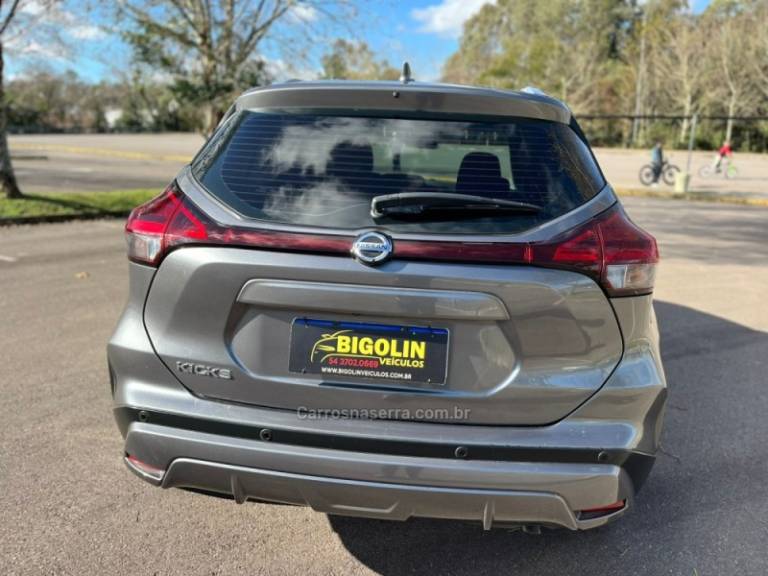NISSAN - KICKS - 2022/2022 - Cinza - R$ 98.000,00