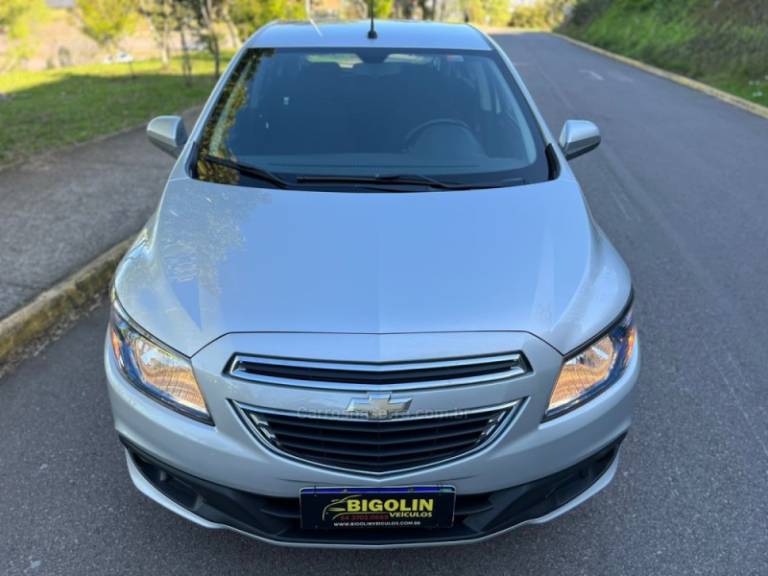CHEVROLET - ONIX - 2016/2016 - Prata - R$ 59.000,00