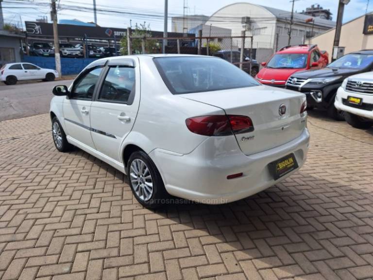 FIAT - SIENA - 2015/2015 - Branca - R$ 39.000,00