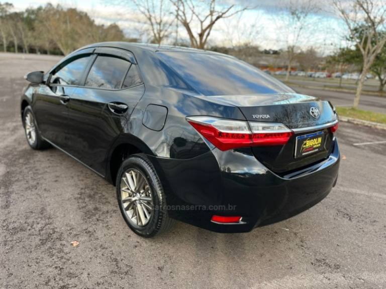 TOYOTA - COROLLA - 2018/2018 - Preta - R$ 93.000,00