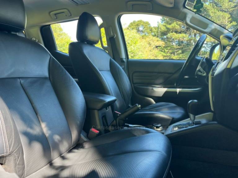 MITSUBISHI - L200 TRITON - 2022/2022 - Prata - R$ 202.000,00