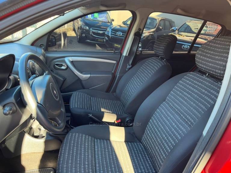 RENAULT - SANDERO - 2014/2014 - Vermelha - R$ 35.000,00