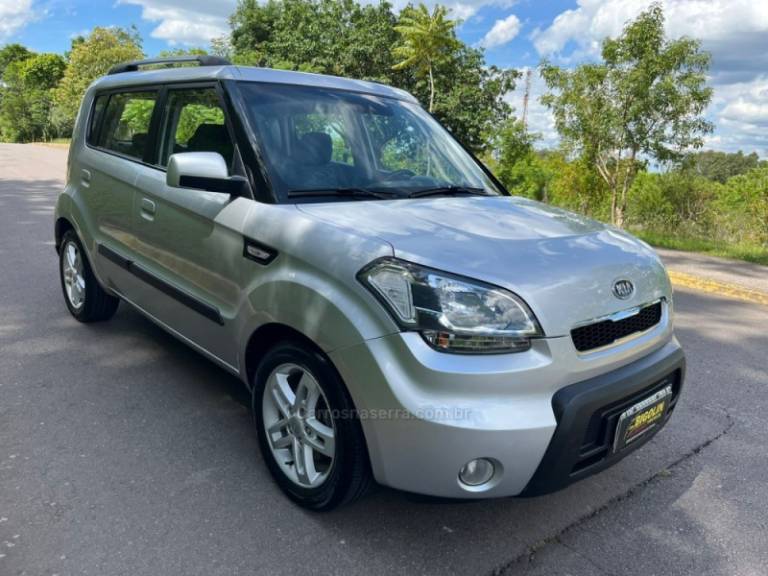 KIA MOTORS - SOUL - 2010/2010 - Prata - R$ 45.000,00