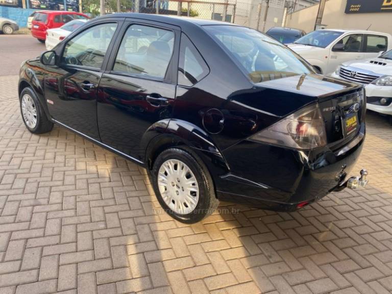 FORD - FIESTA - 2011/2011 - Preta - R$ 34.000,00