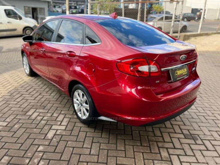 FORD - FIESTA - 2011/2011 - Vermelha - R$ 39.000,00