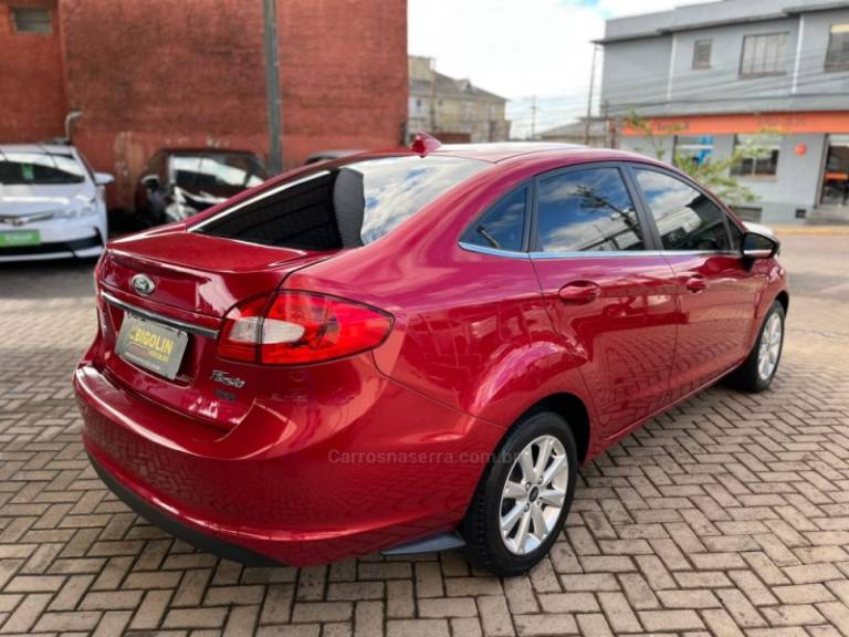 FORD - FIESTA - 2011/2011 - Vermelha - R$ 39.000,00