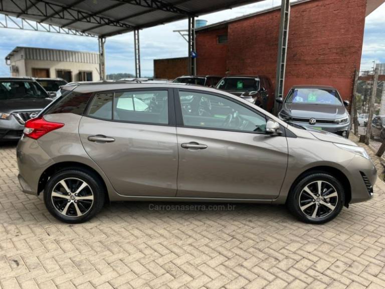 TOYOTA - YARIS - 2020/2020 - Cinza - R$ 86.000,00