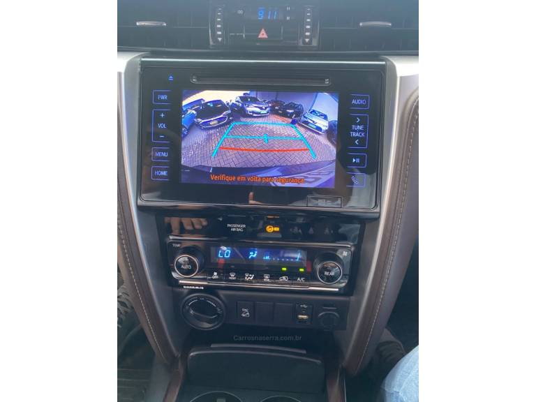TOYOTA - HILUX SW4 - 2018/2018 - Preta - R$ 230.000,00