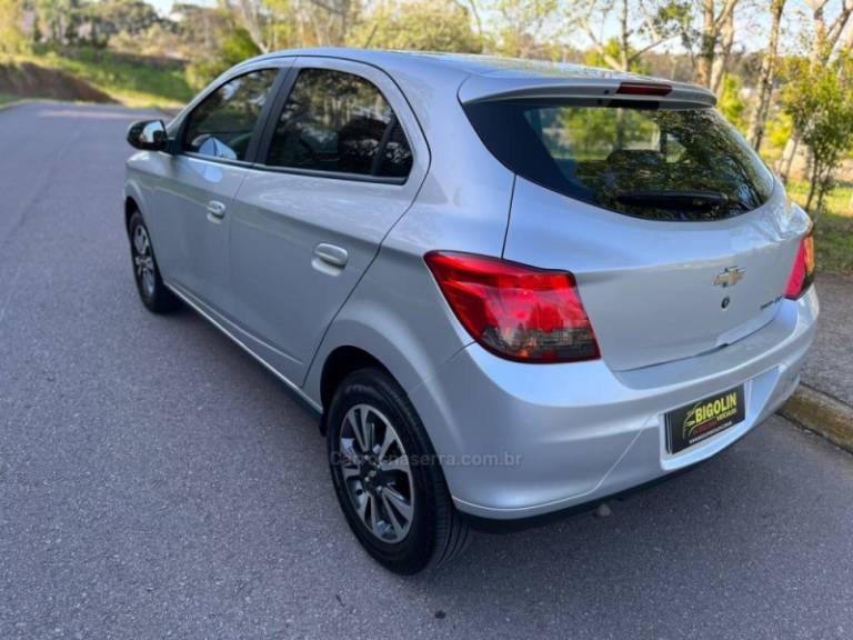 CHEVROLET - ONIX - 2016/2016 - Prata - R$ 59.000,00