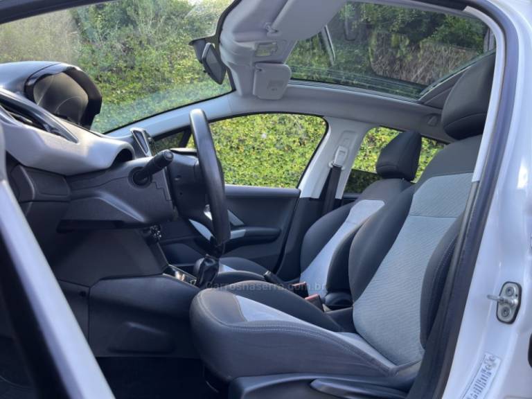 PEUGEOT - 208 - 2015/2015 - Branca - R$ 45.000,00