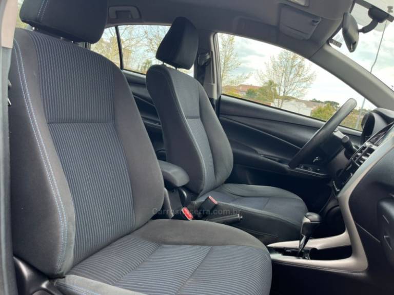 TOYOTA - YARIS - 2020/2020 - Cinza - R$ 82.000,00