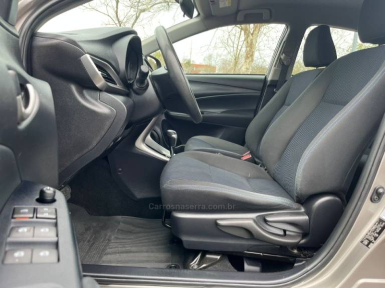 TOYOTA - YARIS - 2020/2020 - Cinza - R$ 82.000,00