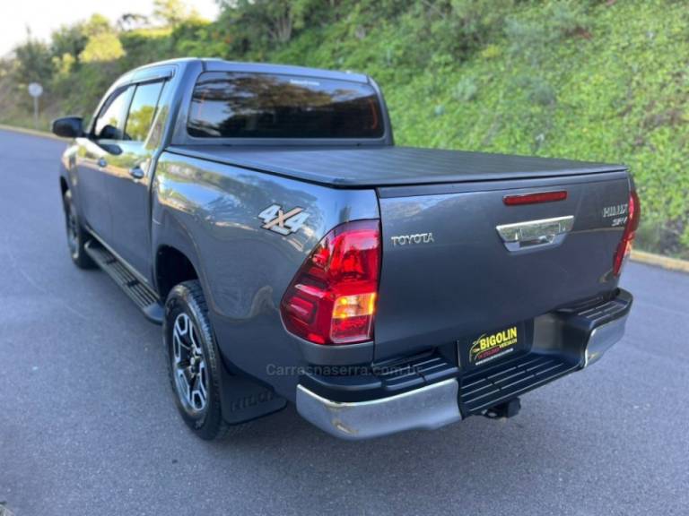 TOYOTA - HILUX - 2018/2018 - Cinza - R$ 188.000,00