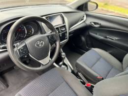 TOYOTA - YARIS - 2020/2020 - Cinza - R$ 82.000,00